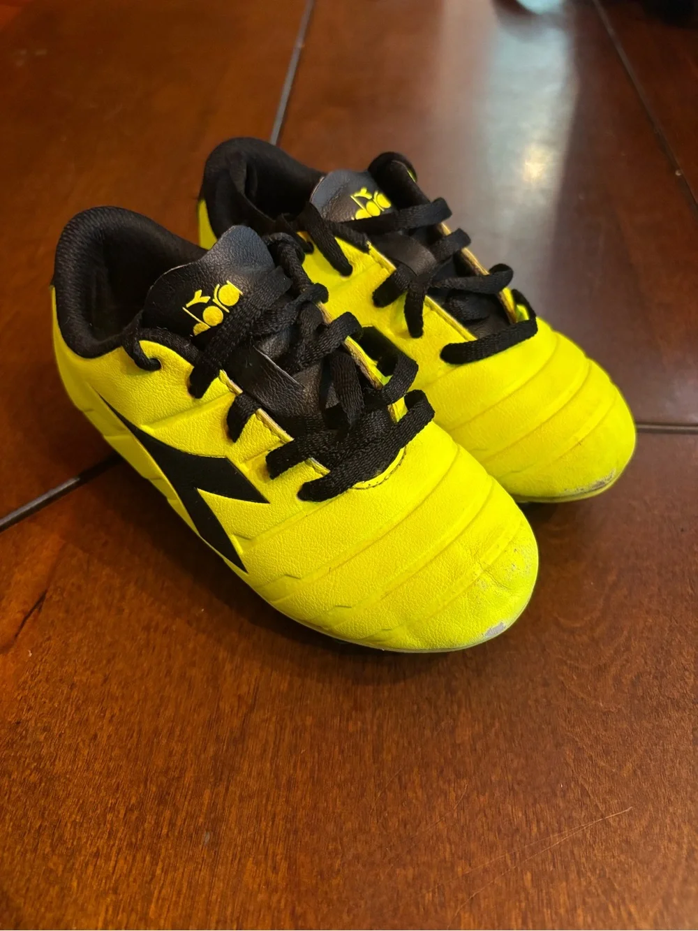 Diadora Kids Unisex Size 10 Soccer Cleats Barely Worn